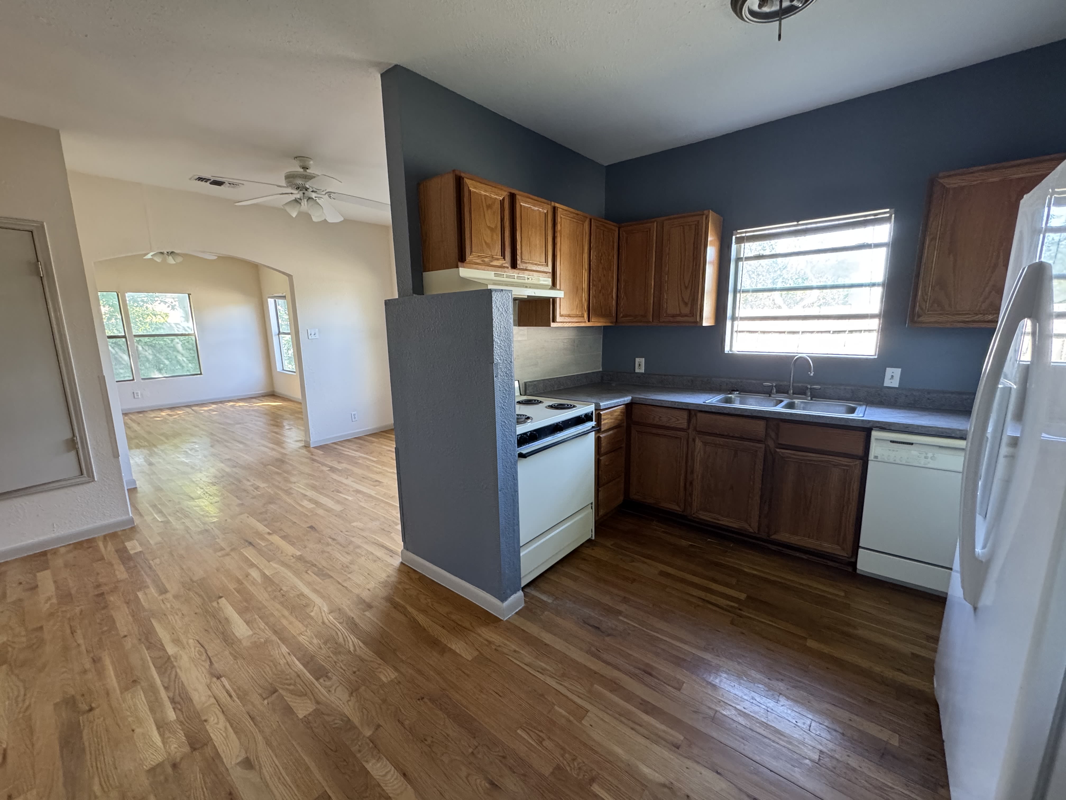 709 E Elmira St – photo 4