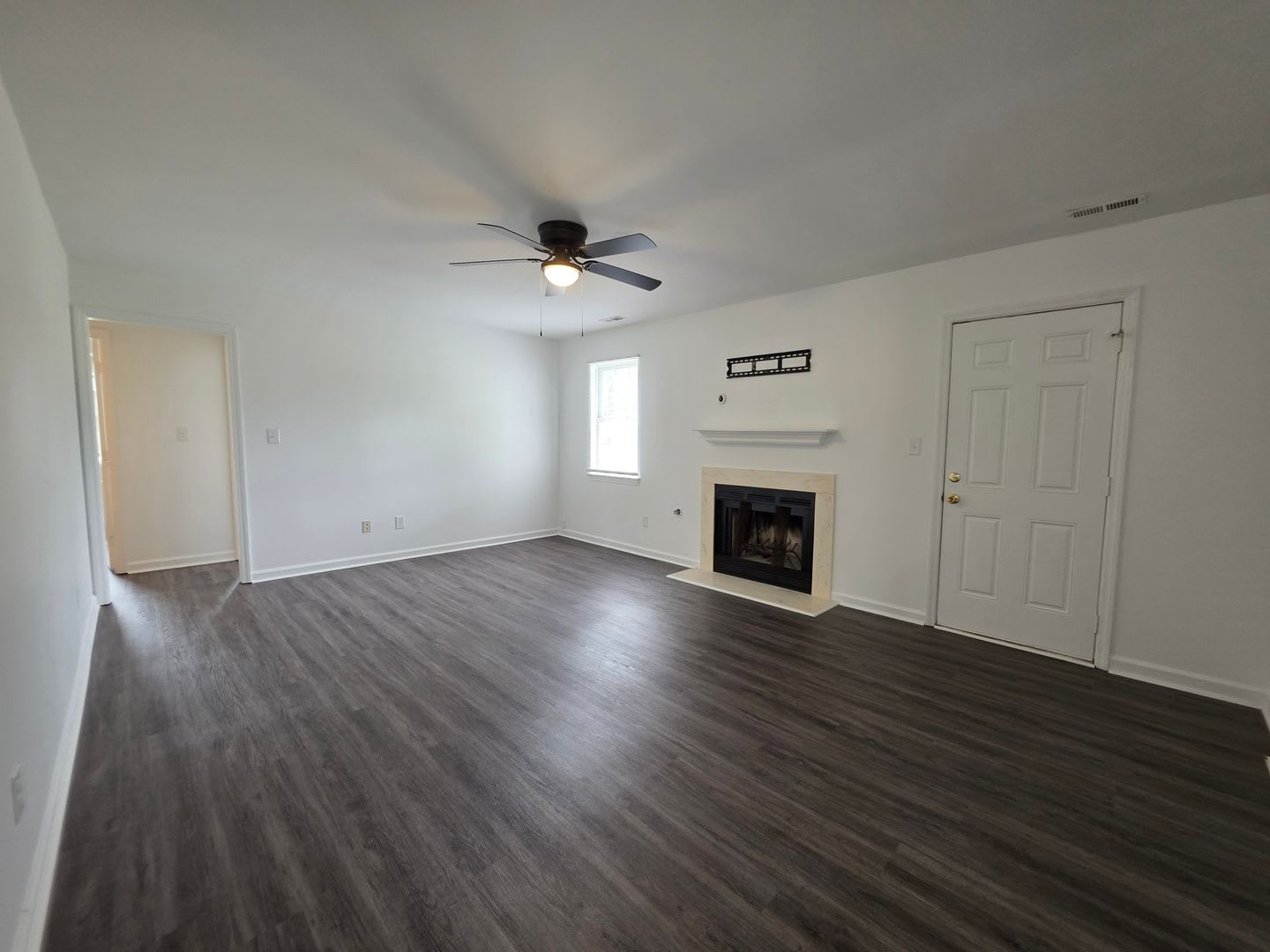 Freshly Updated 4-Bedroom Home on a Spacious Corner Lot in Horse Creek Farms – photo 3