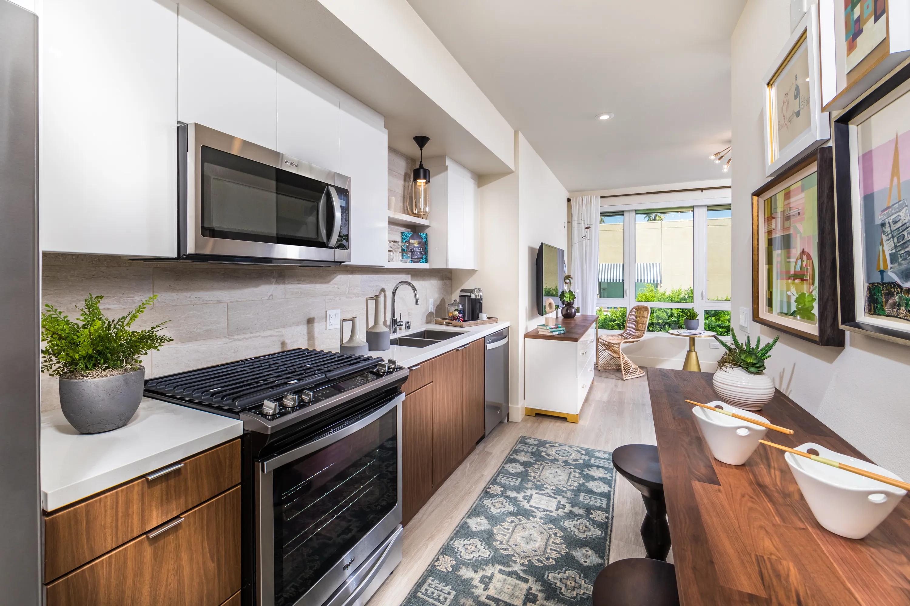 580 Anton – photo 1