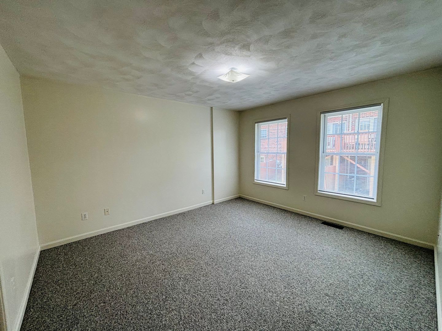 2 Bedroom, 1.5 Bath Townhouse – photo 3