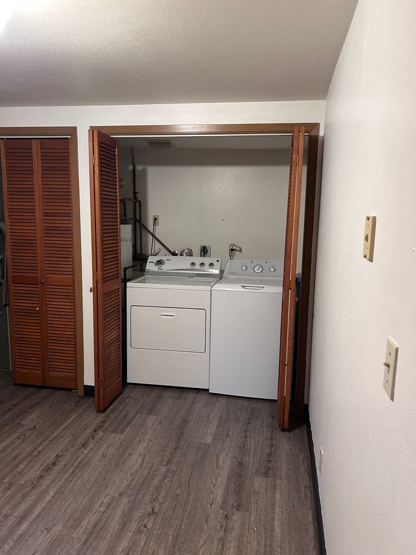 Cheney 3-Bedroom 1-Bathroom Apartment – photo 5