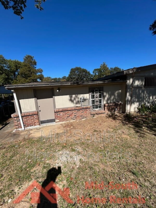 803 Ledbetter Ave – photo 4