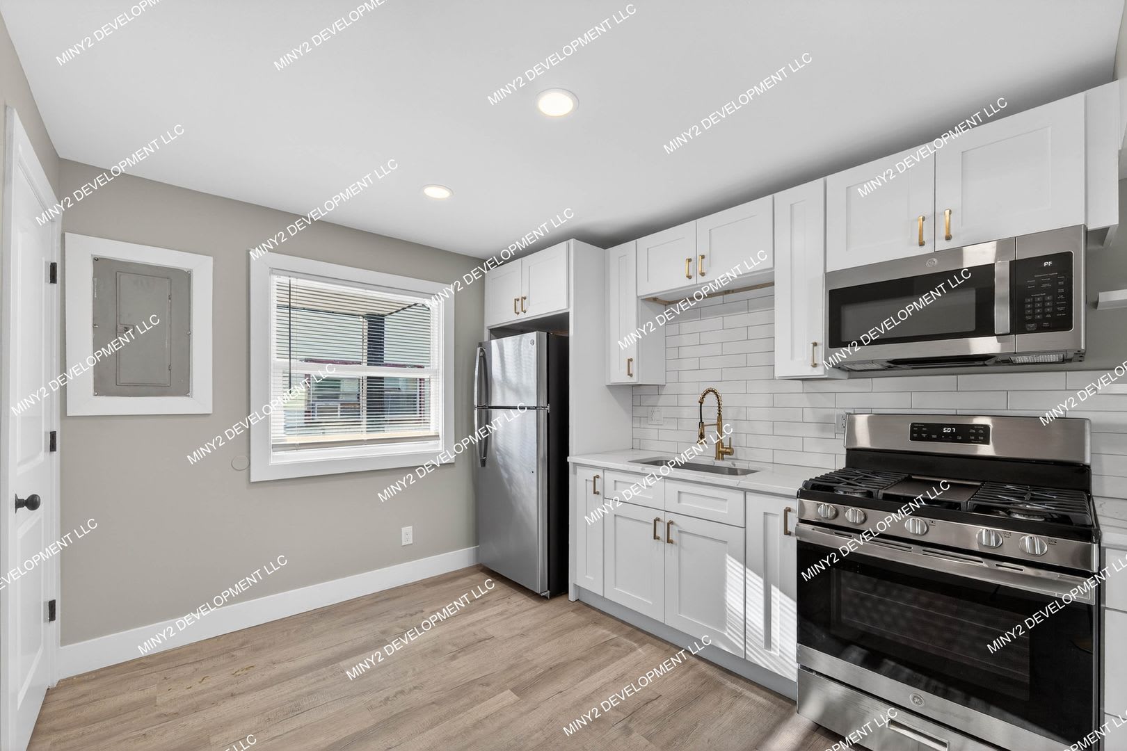 Completely Renovated 2 Bedroom Home In Westland – photo 3