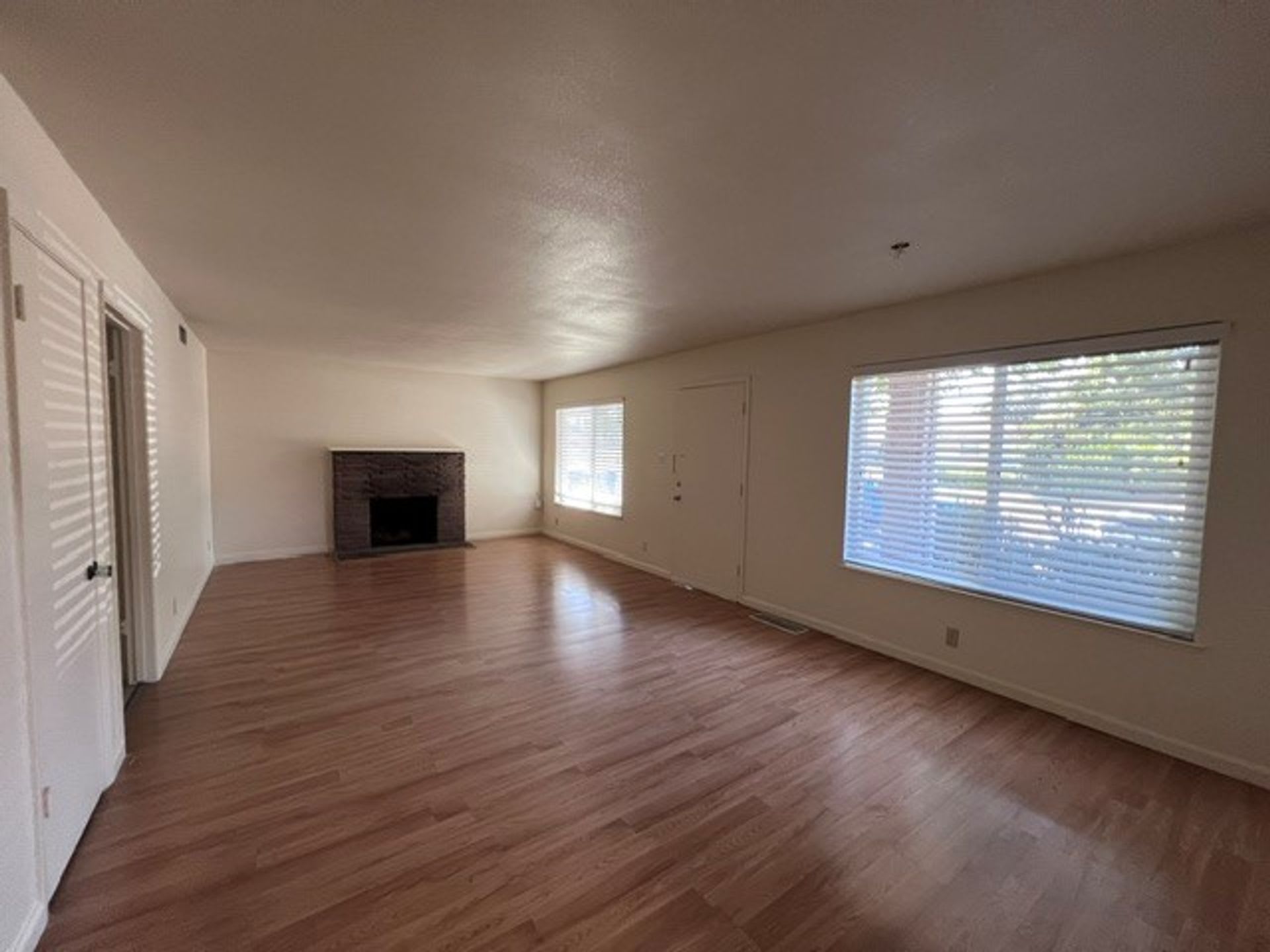 6801 Las Palamitas Way South Land Park Duplex With Central Heat And Air Close To Shopping And Schools – photo 2