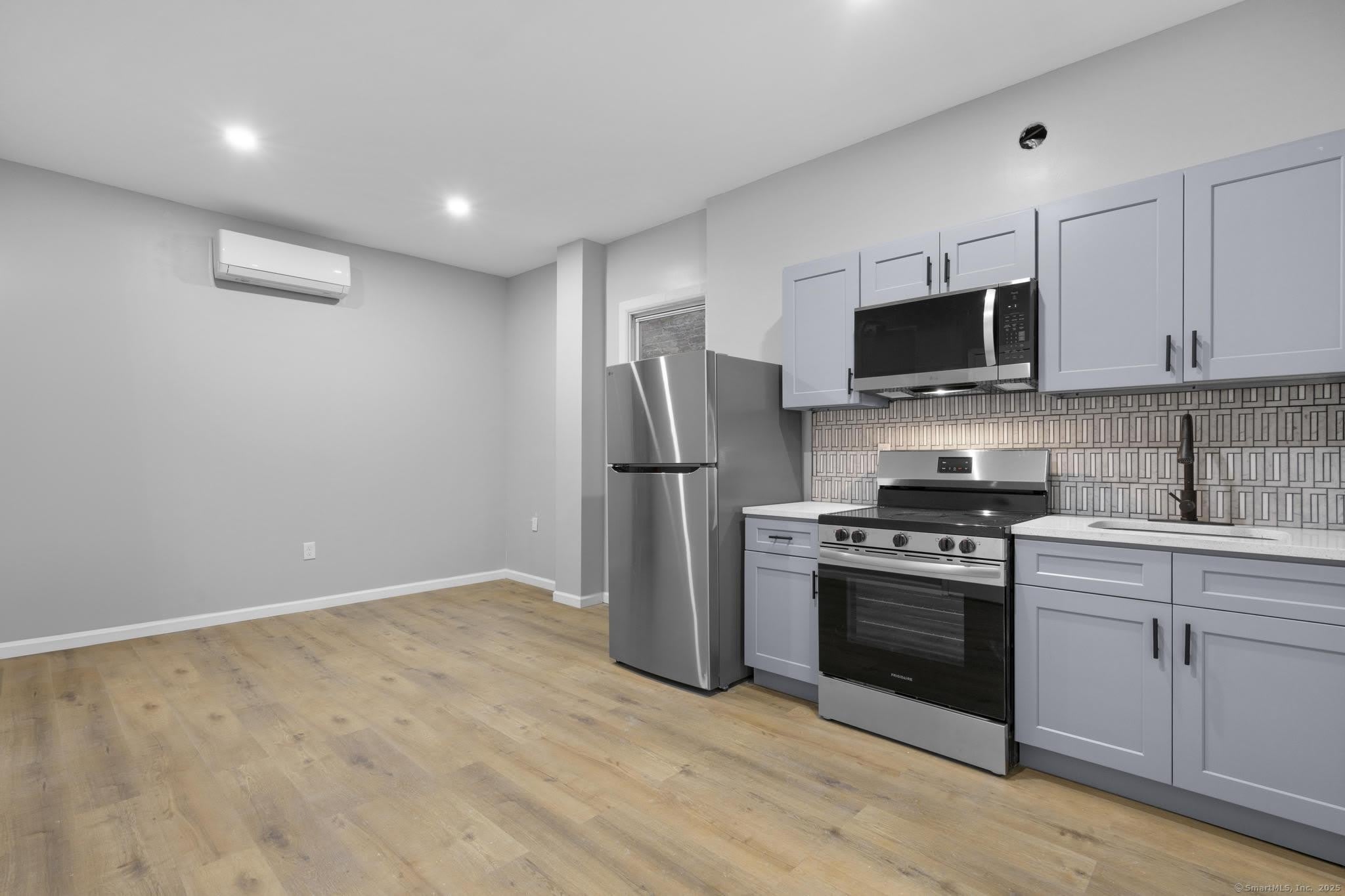 140 Grand Street – photo 2