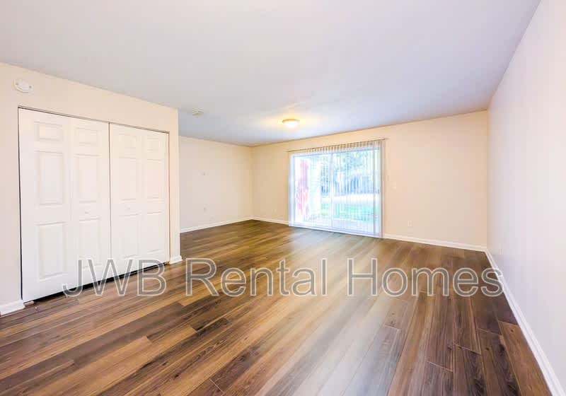 73 5Th St W – photo 5