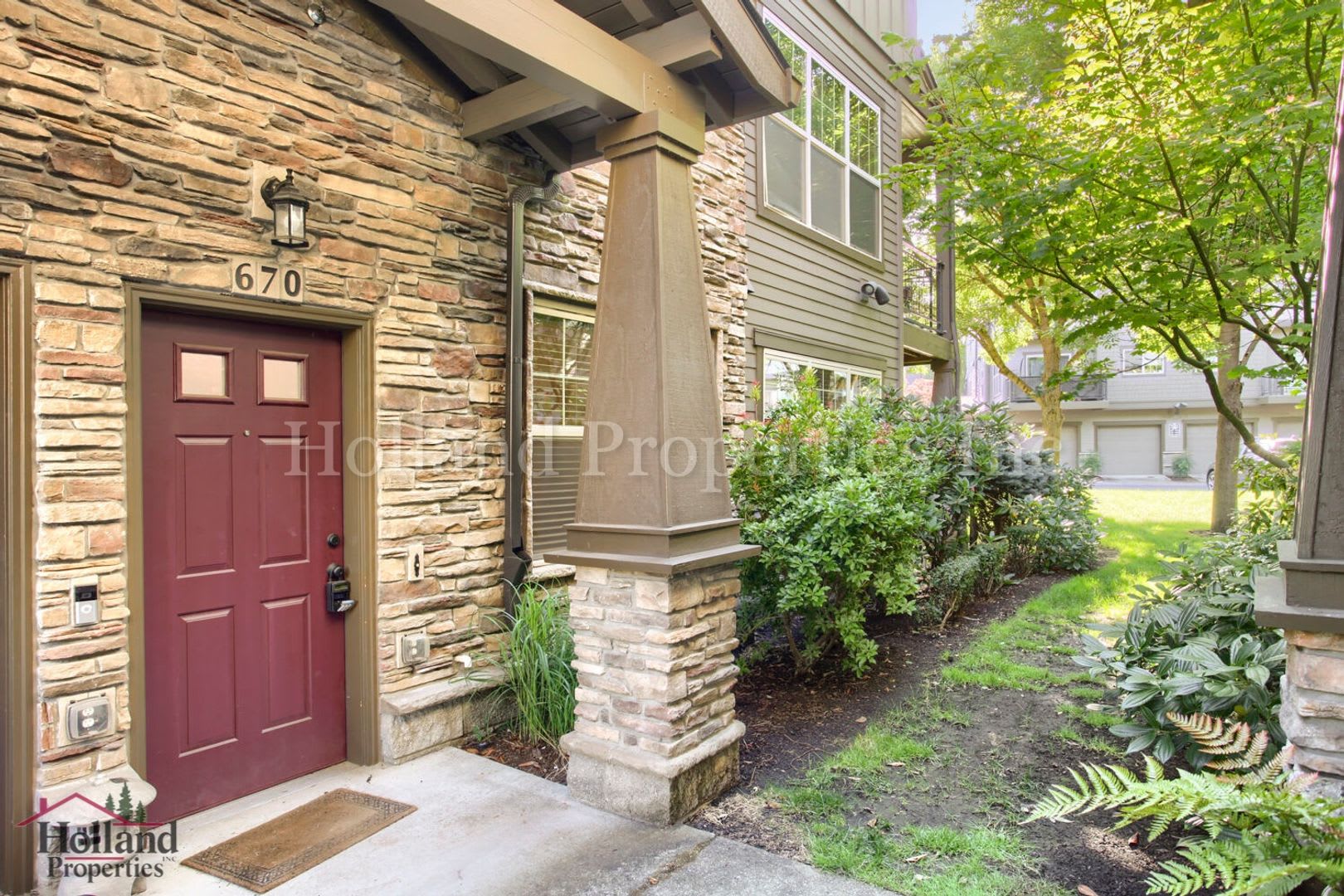Charming Condo Living in the Heart of Beaverton! – photo 2