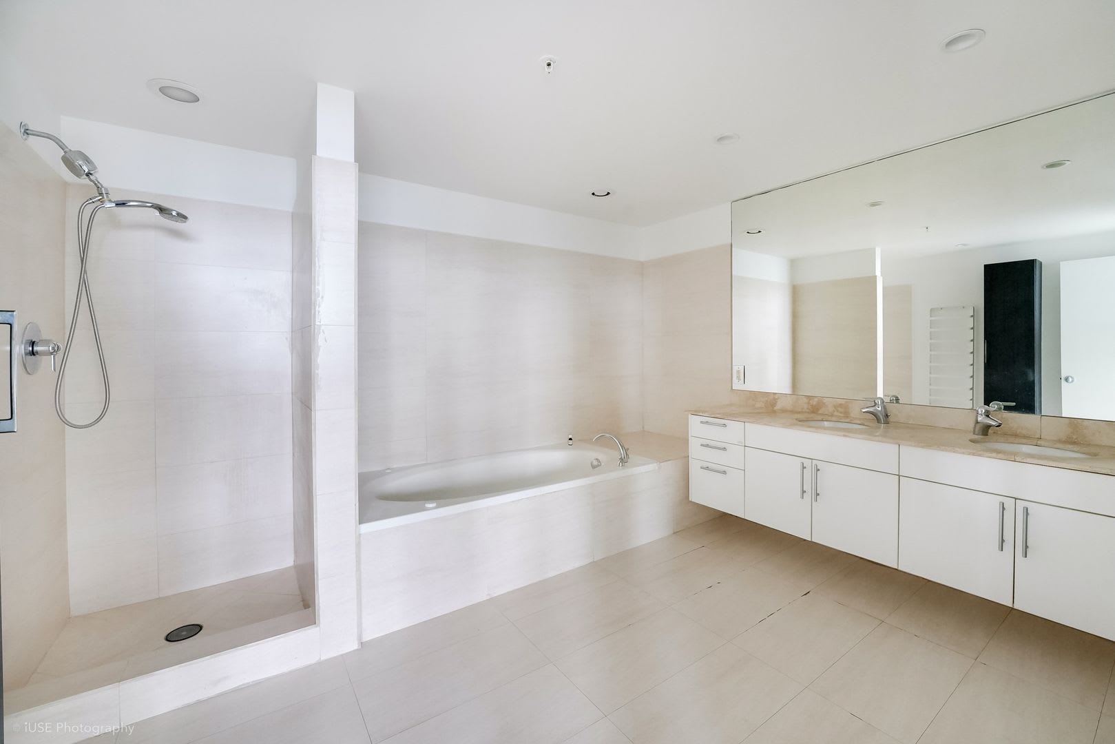 Spacious 3-Bedroom Bayfront Residence in North Bay Village – photo 3