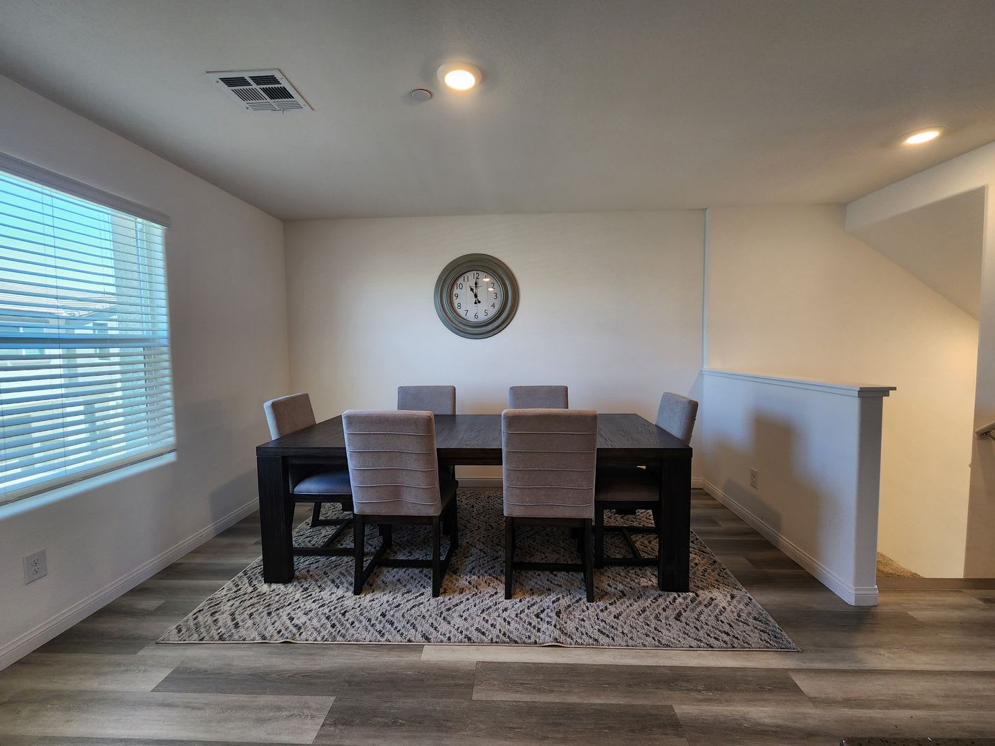 3 Bedroom Townhome With Internet Cable Water Sewer Trash Included – photo 3