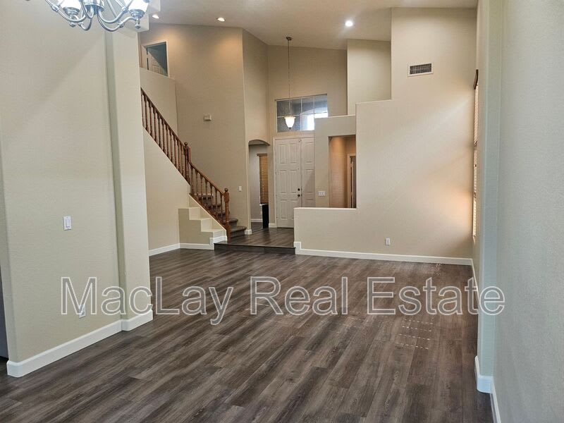 2711 W Megan St – photo 3