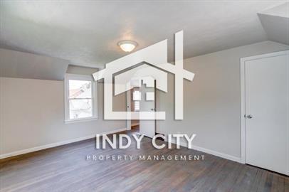 3702 North Oxford Street – photo 2