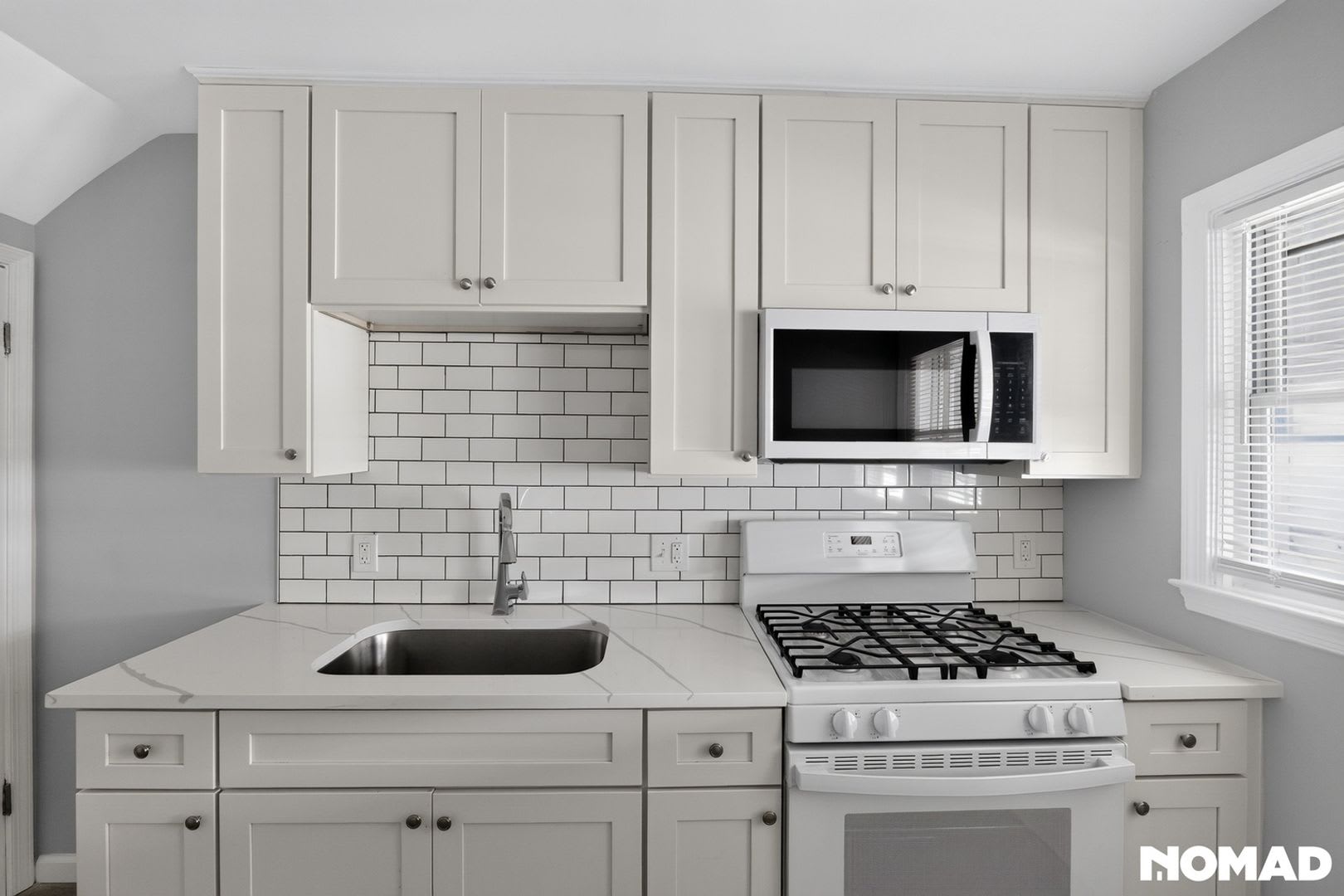Charming 3Br Townhome In Middle River – photo 2