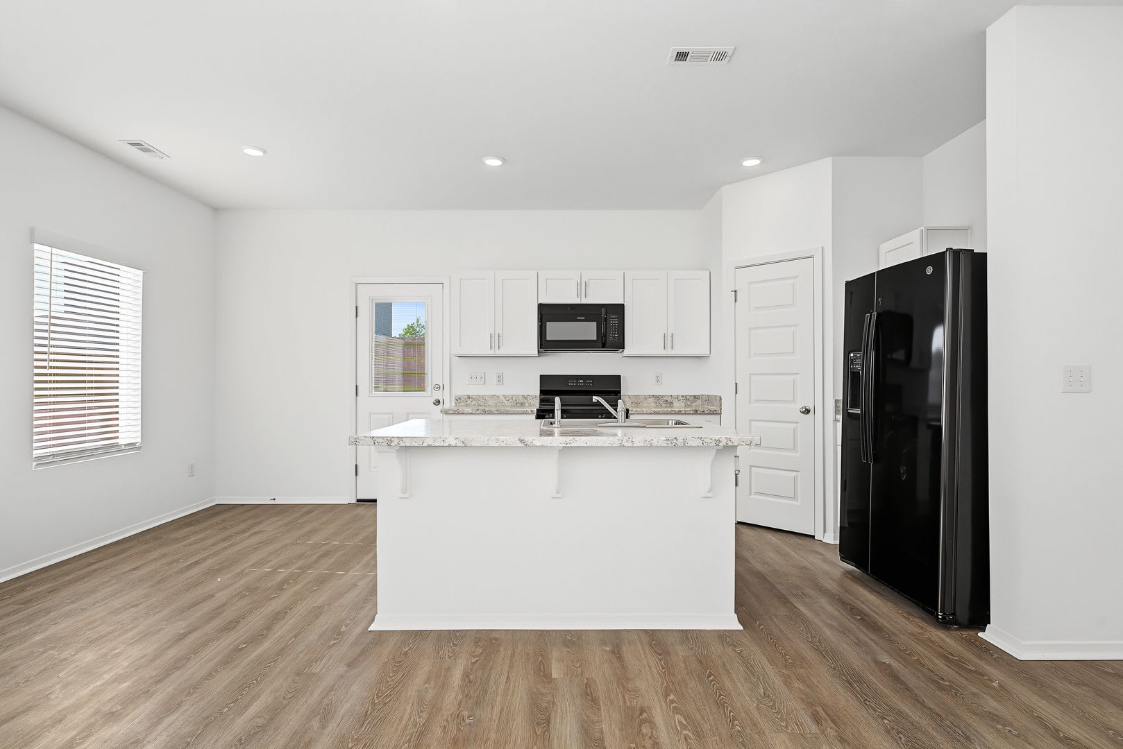 Beautifully designed two-story duplex located in a newly developed community – photo 5