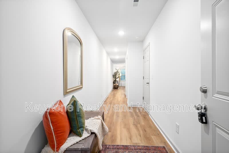 933 Center Road – photo 2