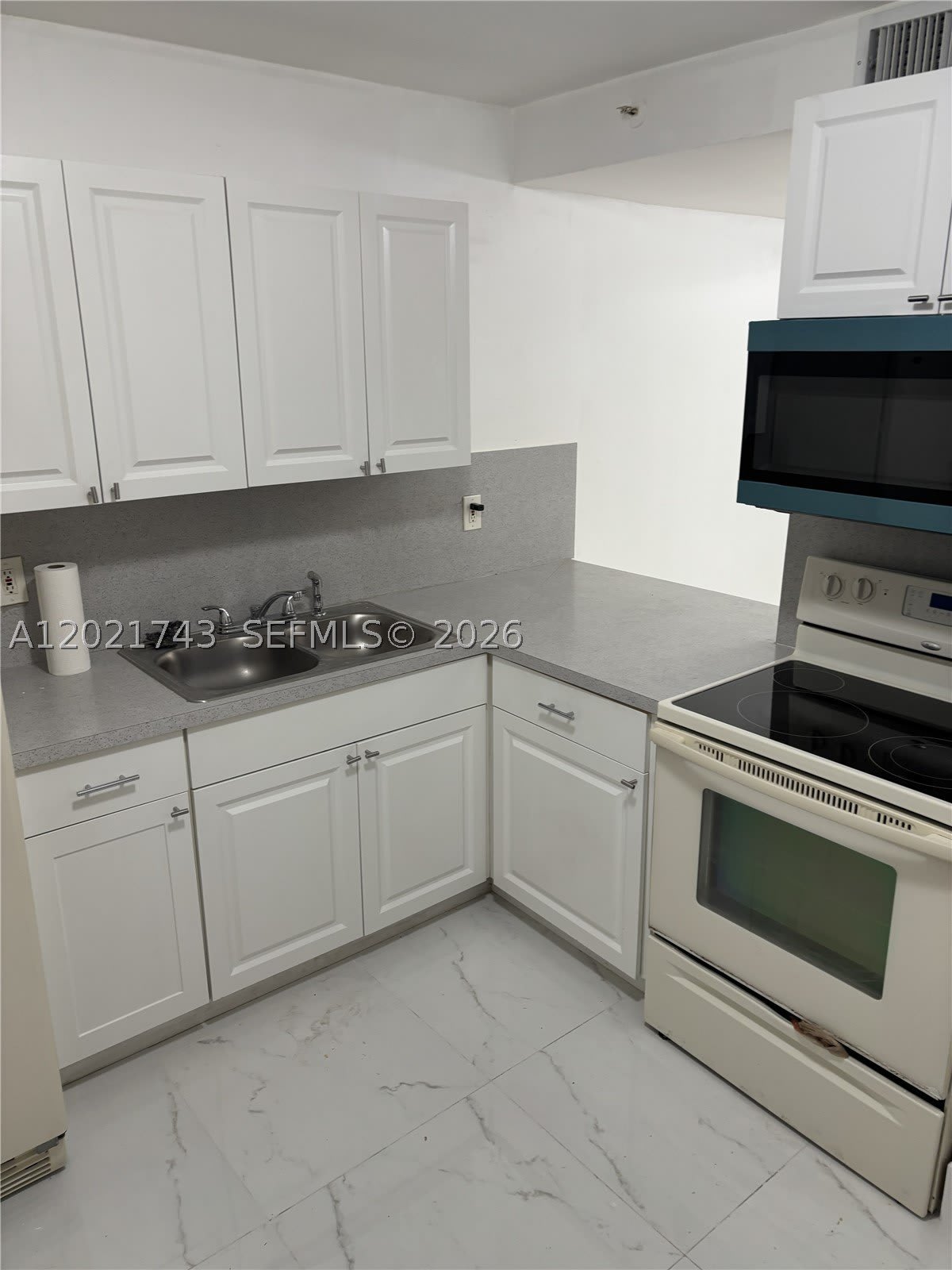 2145 NW 19th Ter – photo 3