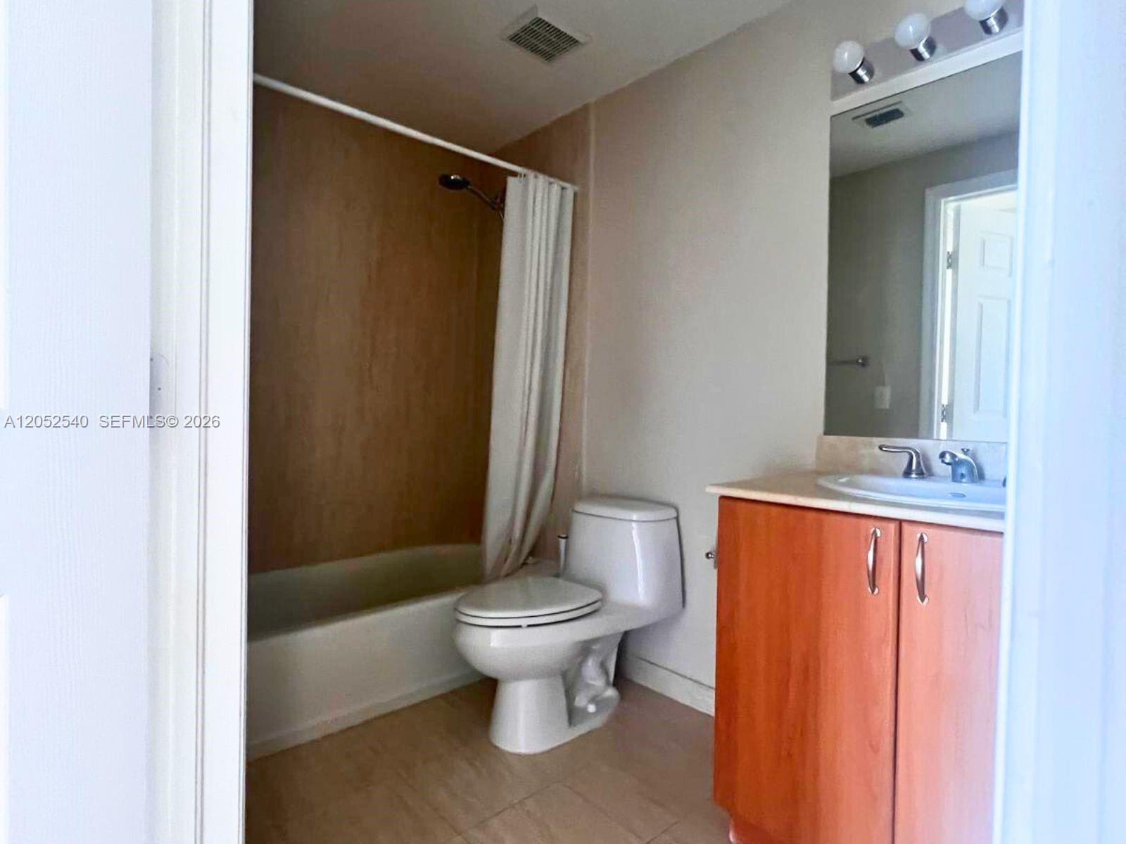 2425 Southwest 27Th Avenue – photo 3