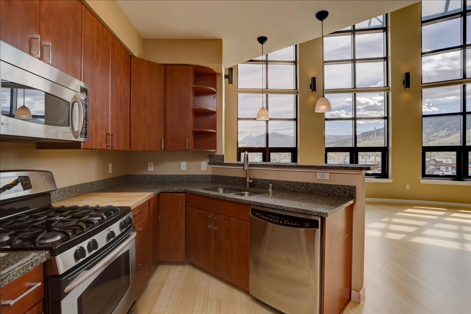 Signature Flatiron Views, Top Level Finishes, 2 Bed 2 Bath 1-car Garage in North Boulder! – photo 2