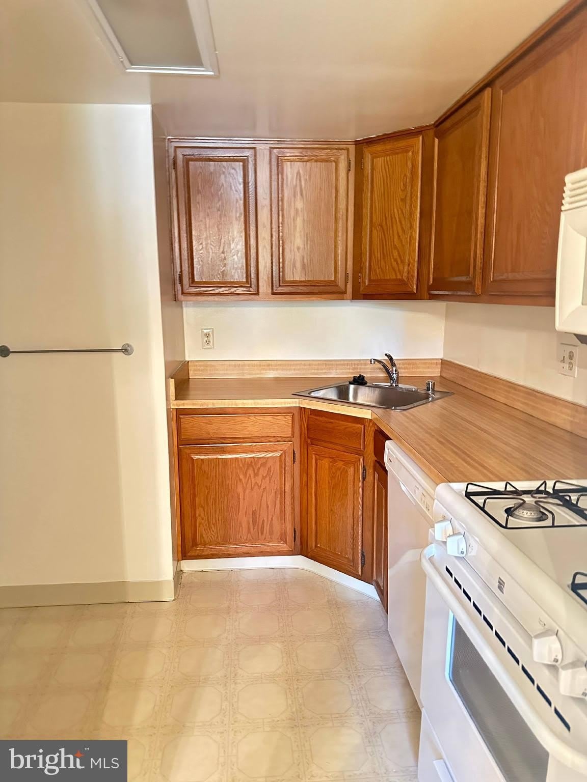 1441 NORTHGATE Square – photo 4