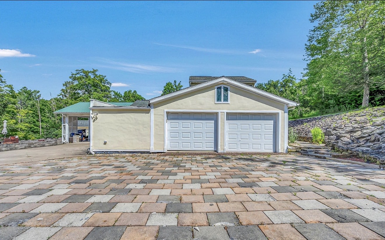 831 Montdale Rd – photo 5