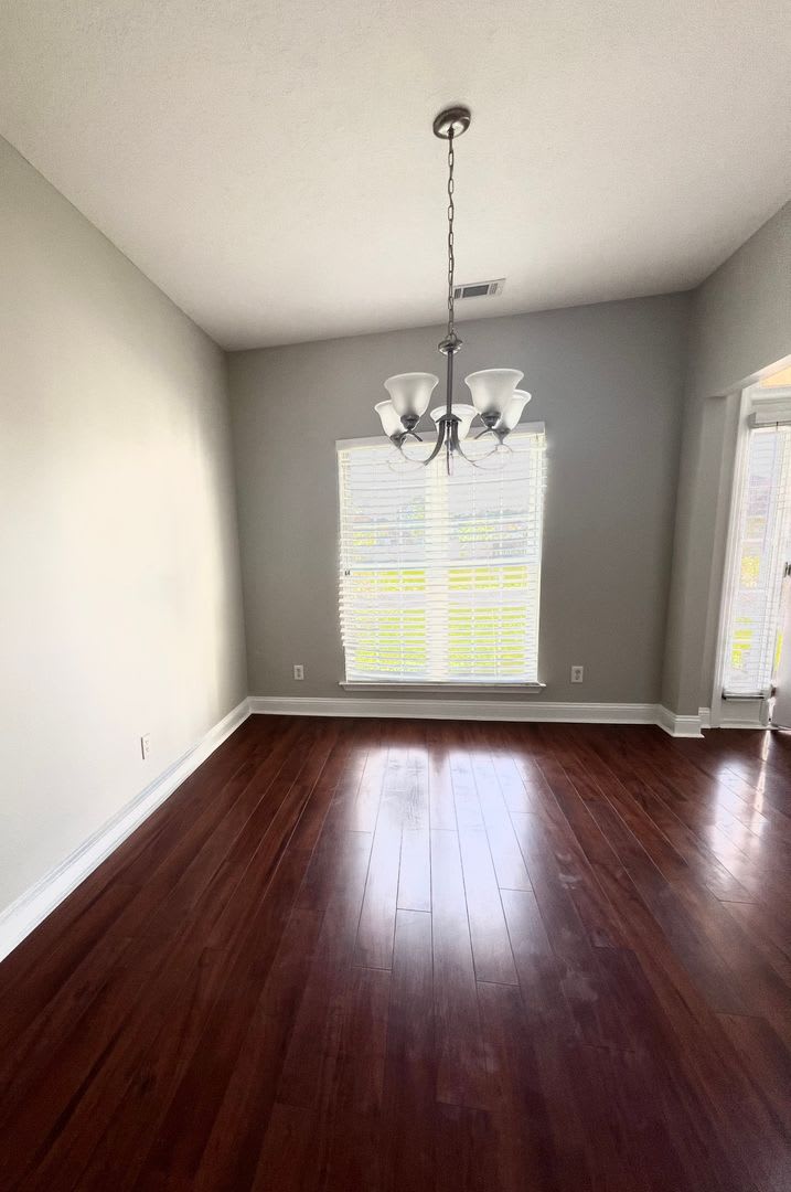 4 bed 2.5 bath home! – photo 4