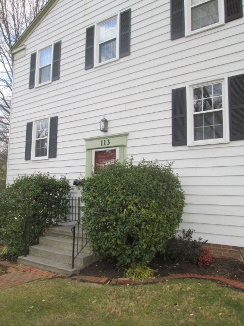3 Bedroom 2 Full and 2 Half Bath Townhome with Bonus room (can be treated as a 4th bedroom) – photo 1