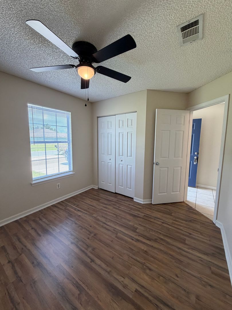 W. 101 Talbot Ct – photo 4