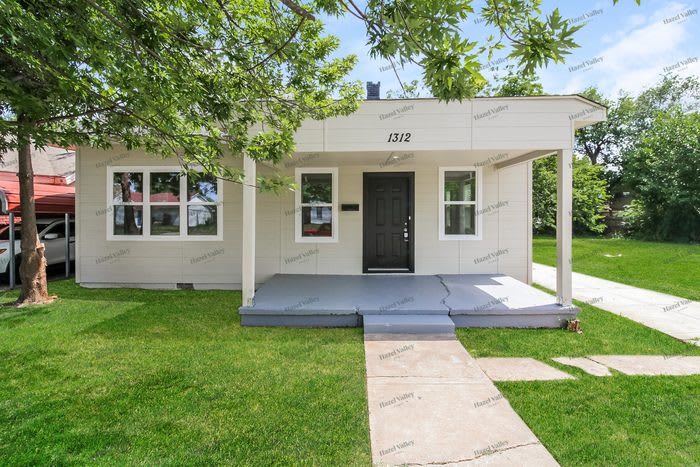 1312 Northeast 19Th Street – photo 1