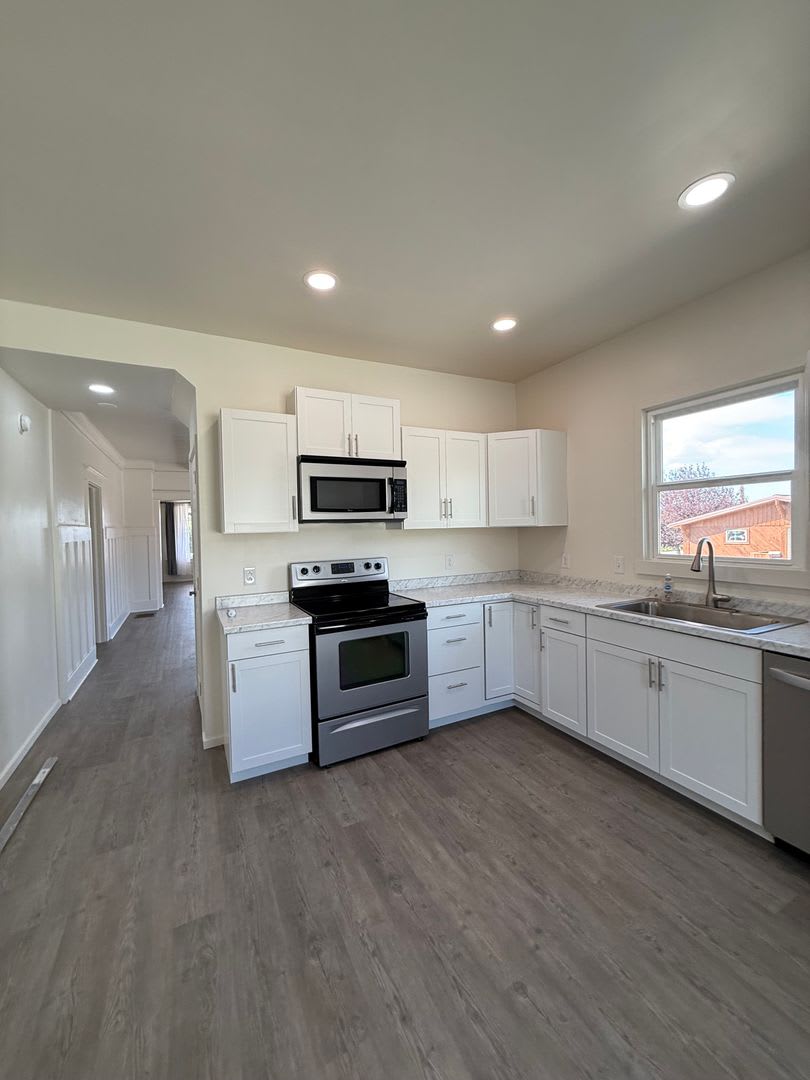 927 W Mercury – photo 2