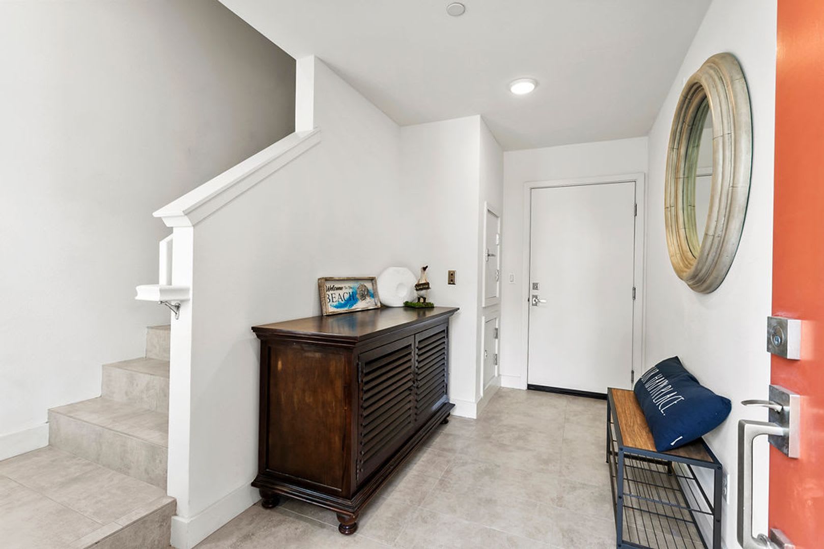 Luxurious Furnished Poolside Penthouse With Ocean Views – photo 4