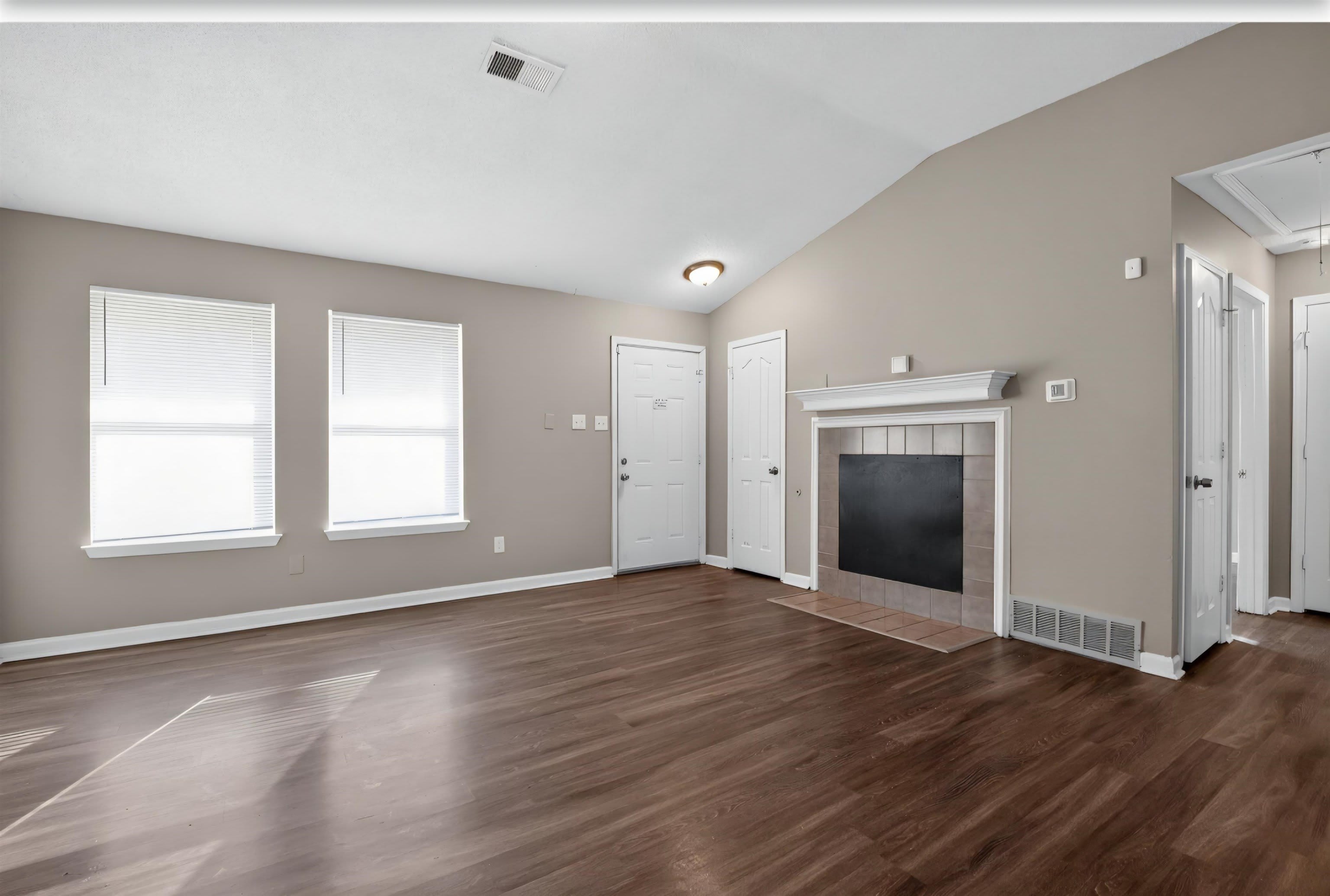 4393 Bishop Hills Dr – photo 2