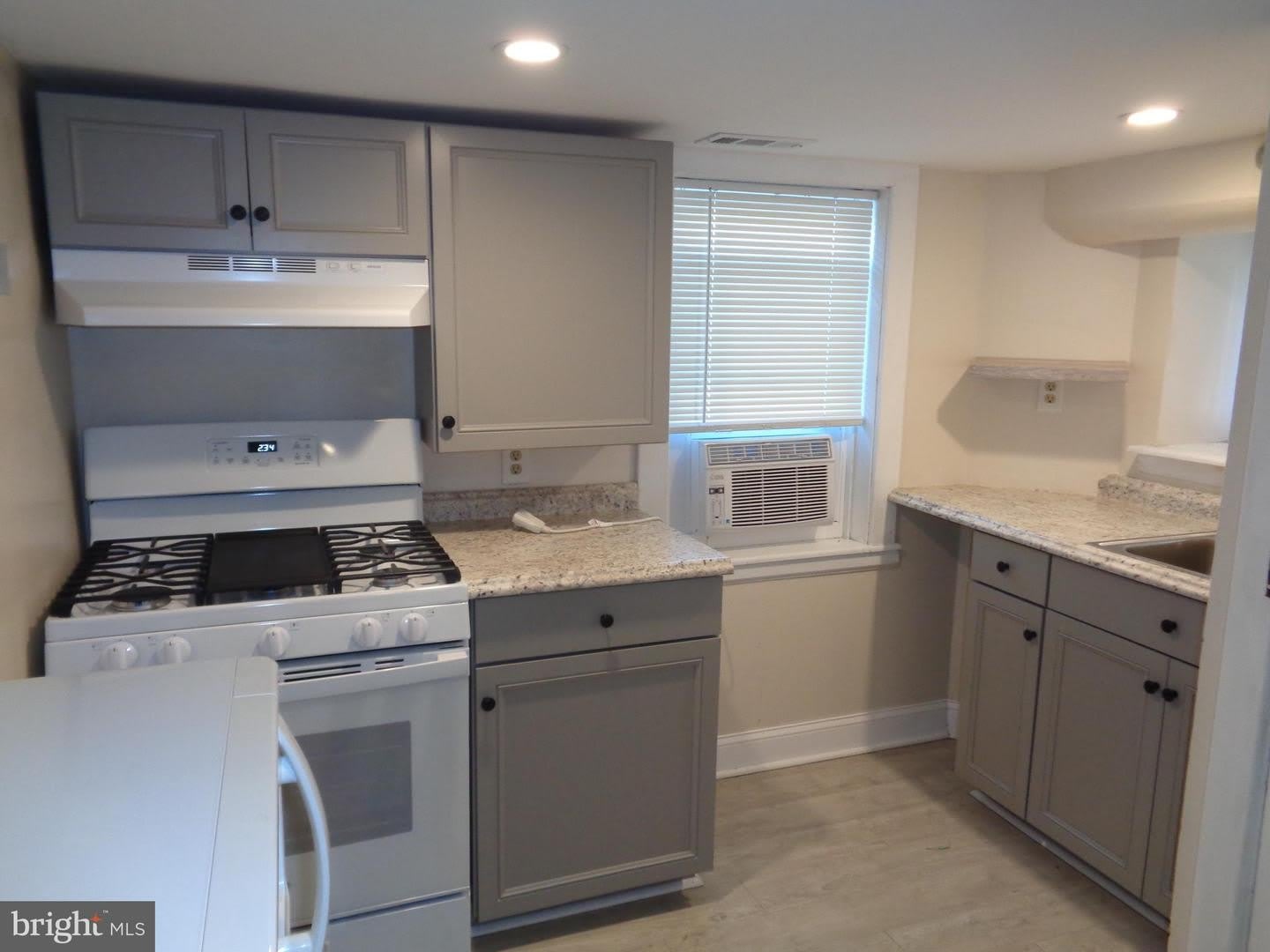 2800 LINWOOD AVE #D – photo 2