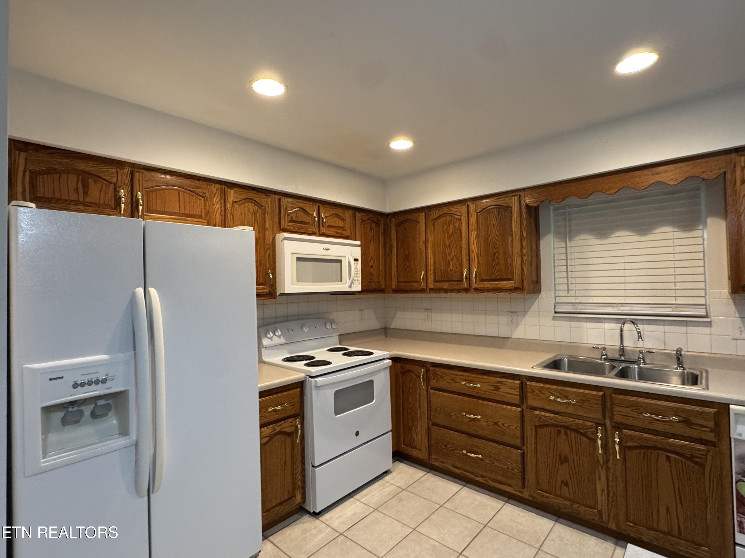 715 Gloucester Ave – photo 3