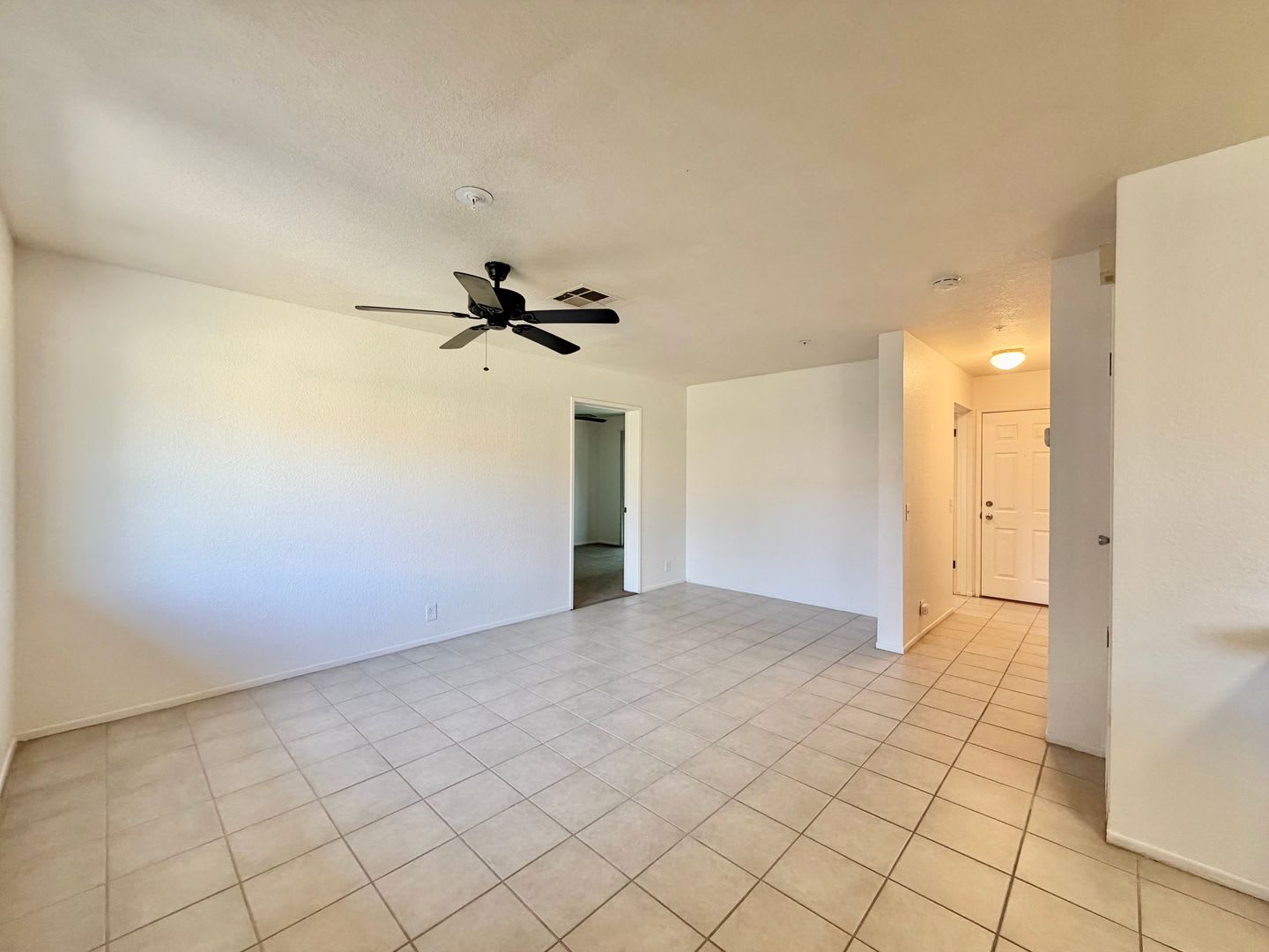 AVAILABLE NOW!!! LOVELY 2 Bedroom 1 Bathroom 55+ Apartment in Palm Desert – photo 2