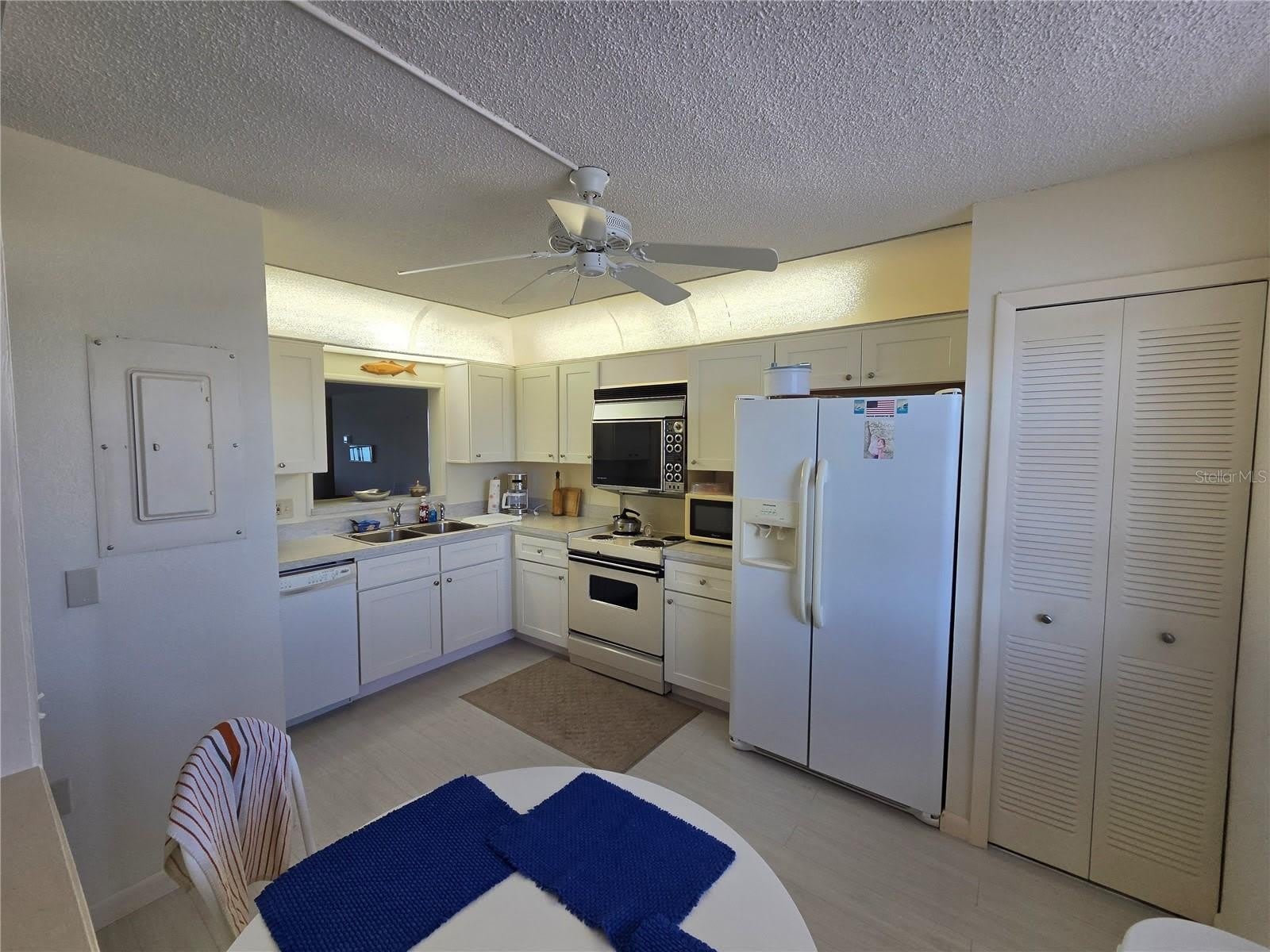 7700 SUN ISLAND Drive S – photo 5