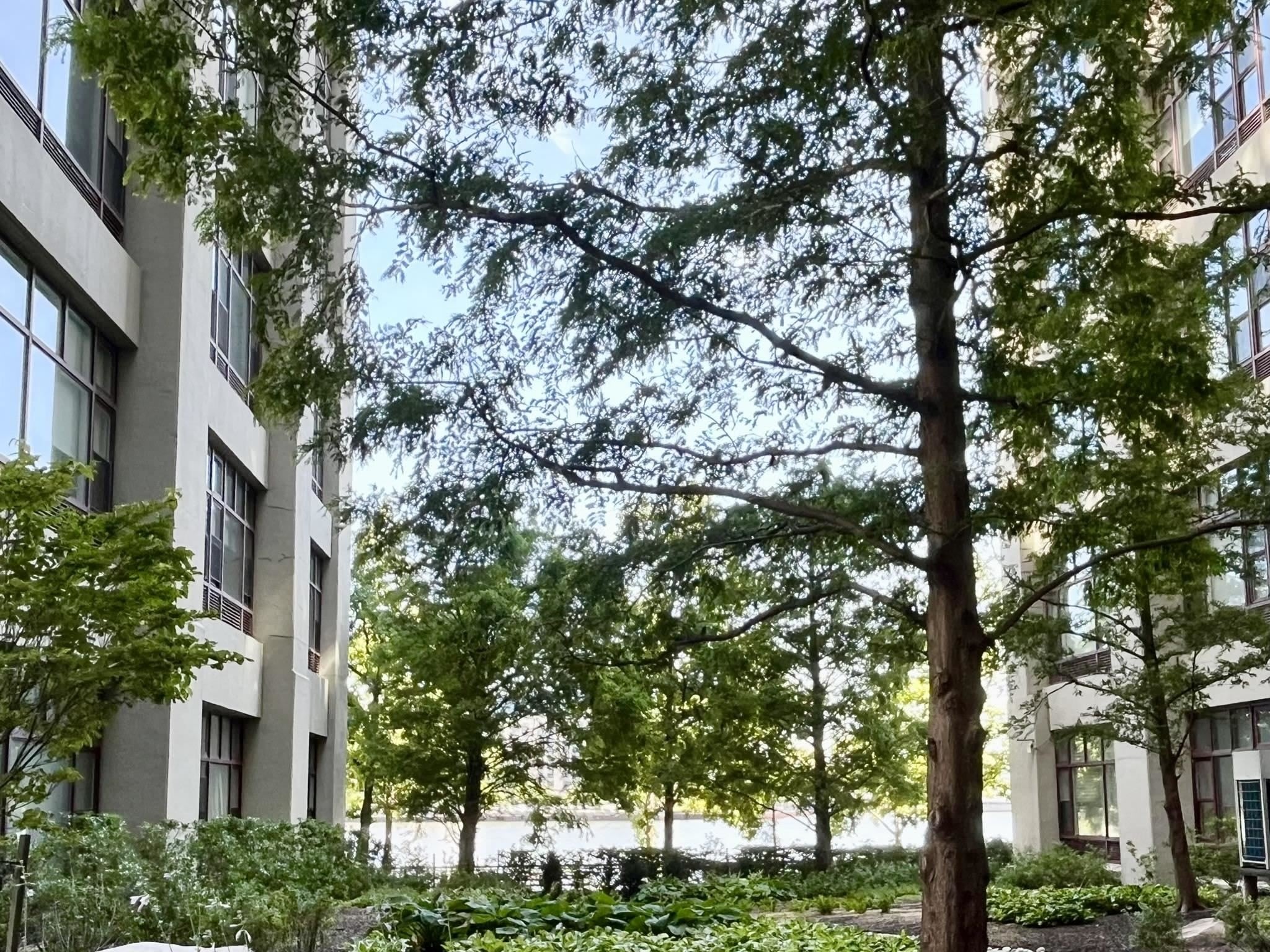 1500 Hudson St – photo 2
