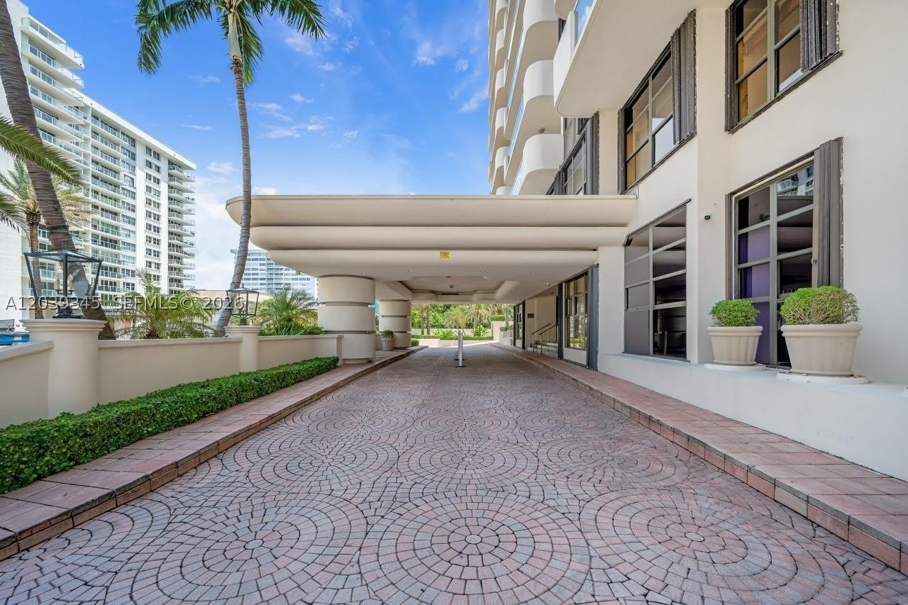 5757 Collins Ave – photo 4