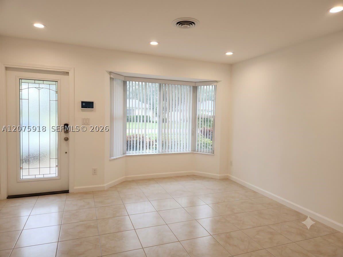 3345 Hayes St – photo 2