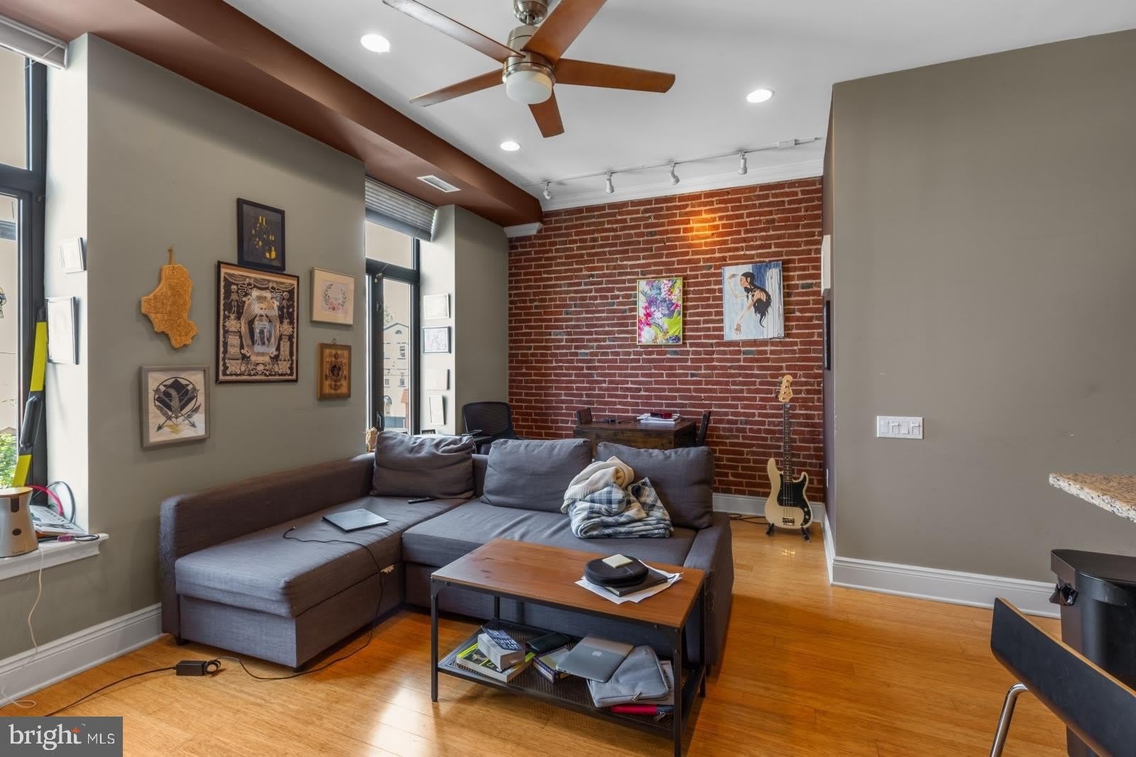 530 W GIRARD Avenue – photo 5