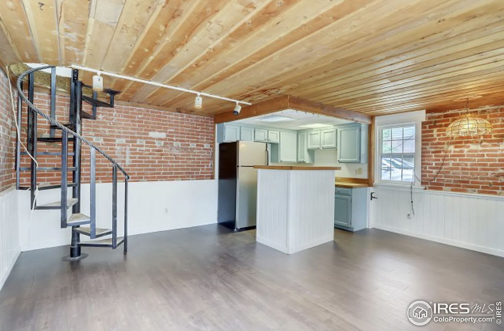 Charming Historic Carriage Home Steps From Pearl Street Boulder Living At Its Finest – photo 3