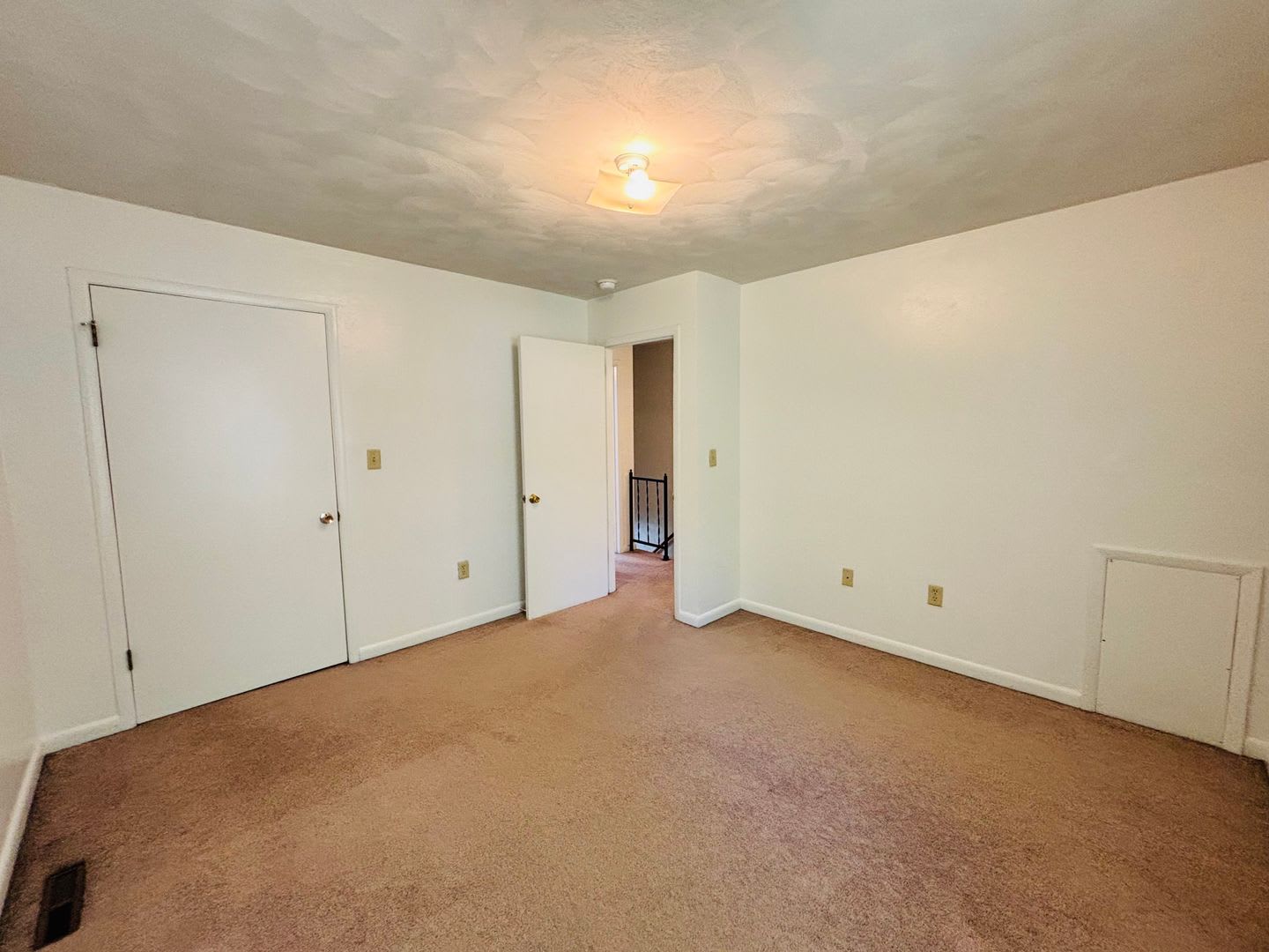 2 Bedroom, 1.5 Bath Townhouse – photo 5