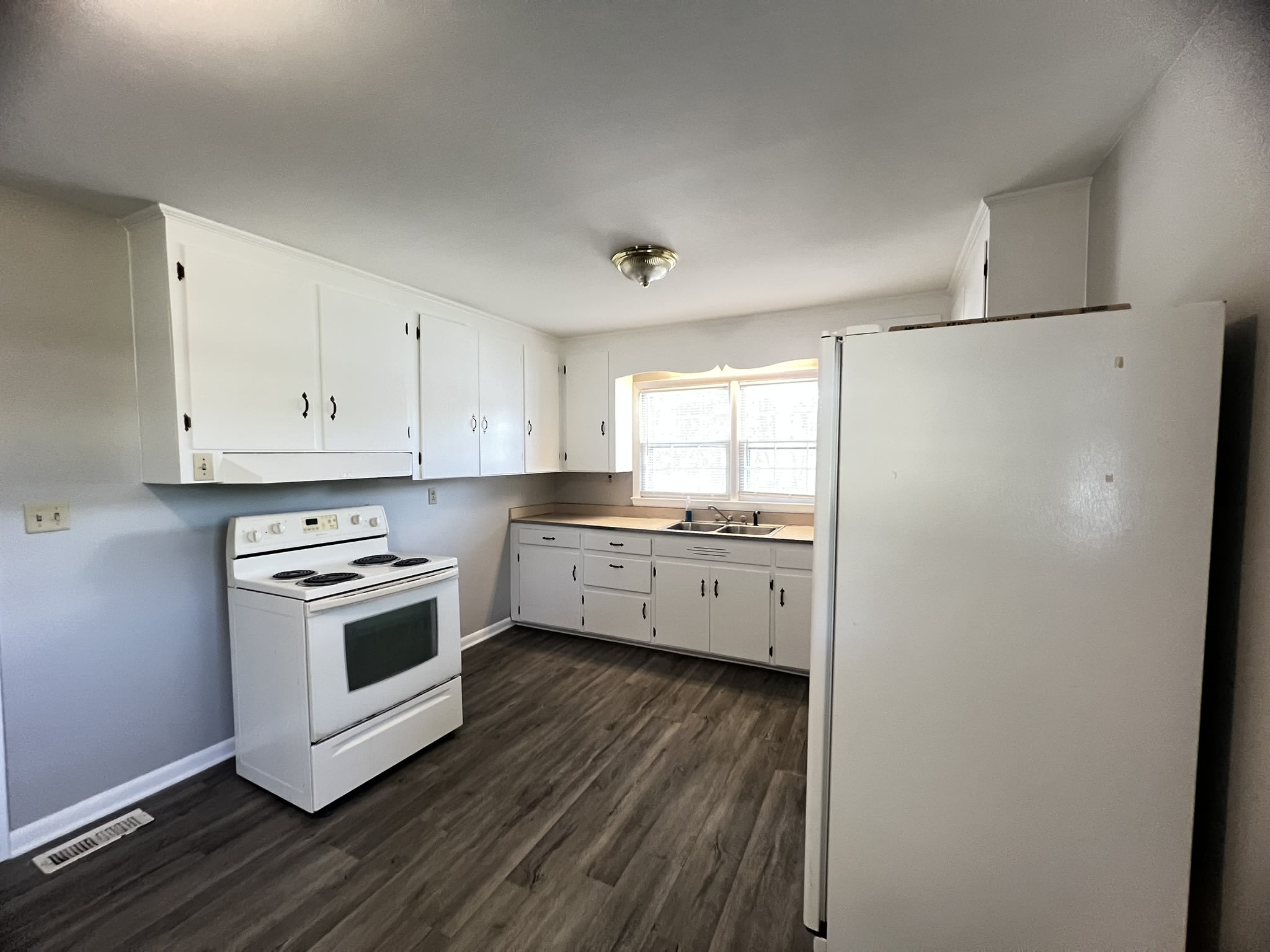 918 Durham St – photo 5