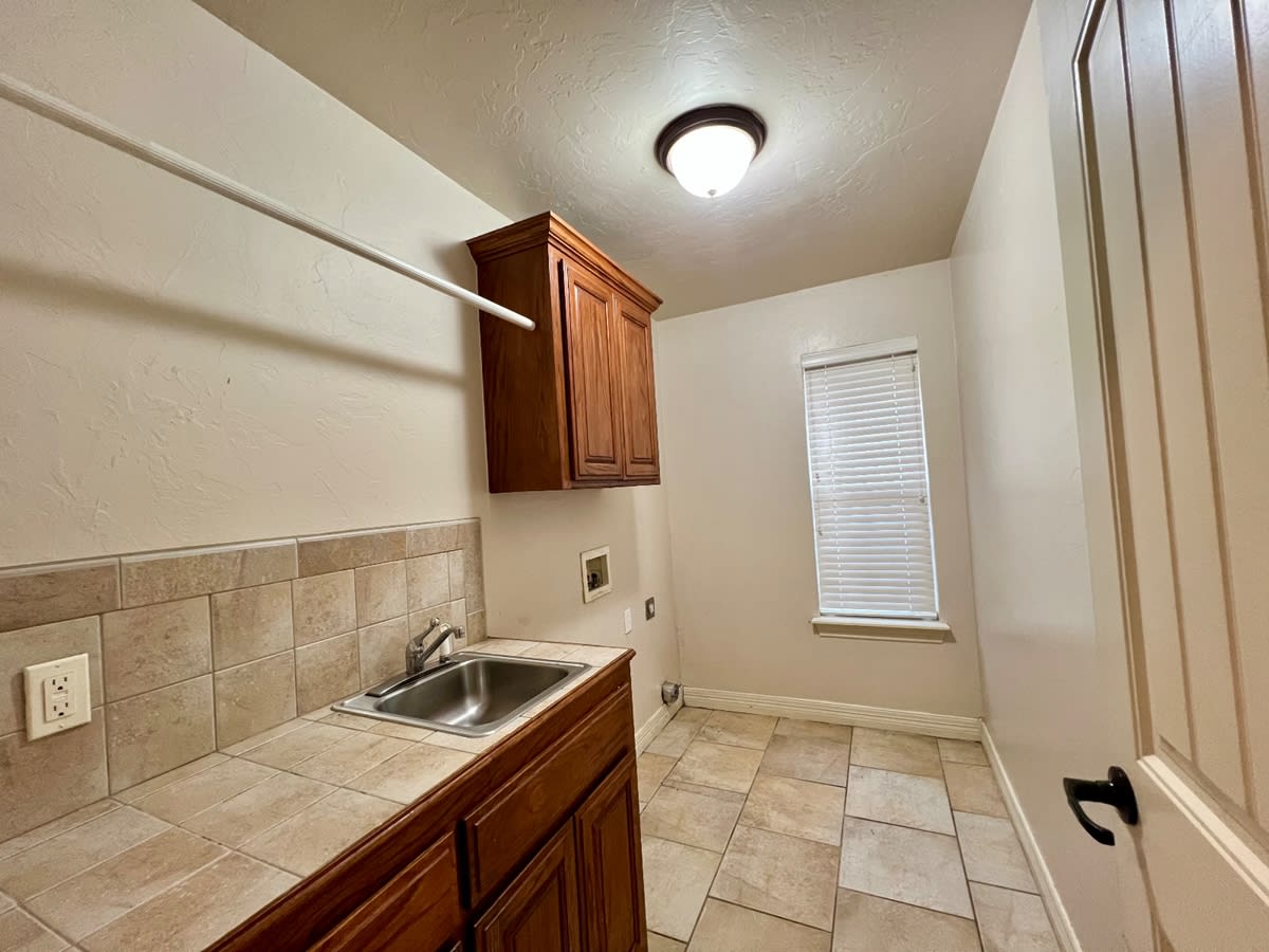 1604 Dorothy Drive – photo 5