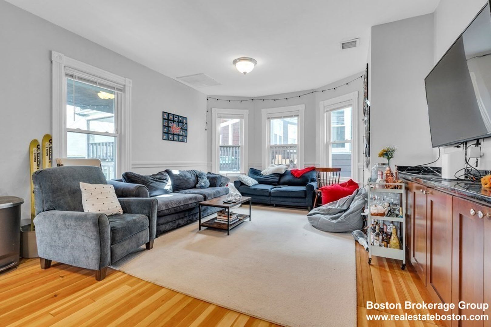 Get $1000 upon closing with monthly promo! Spacious, Luxury Apartment with Huge Sunlit rooms near NEU! – photo 3