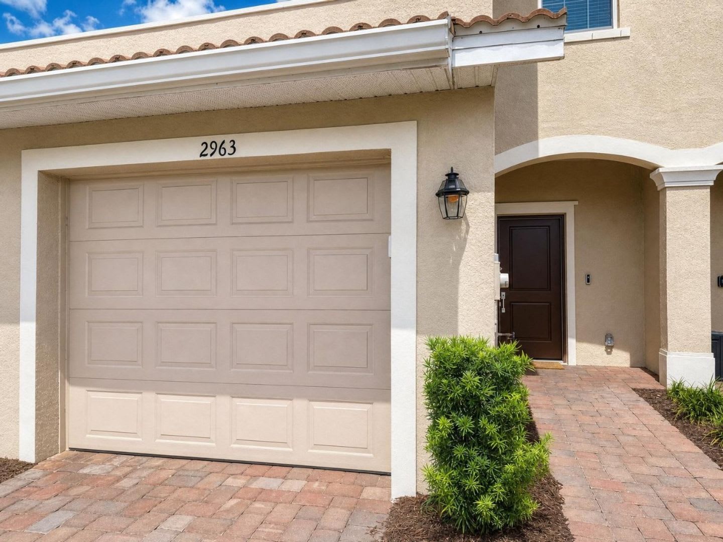 Annual lease, 3-bedroom, 2.5-bathroom townhome in Orange Blossom Ranch – photo 1