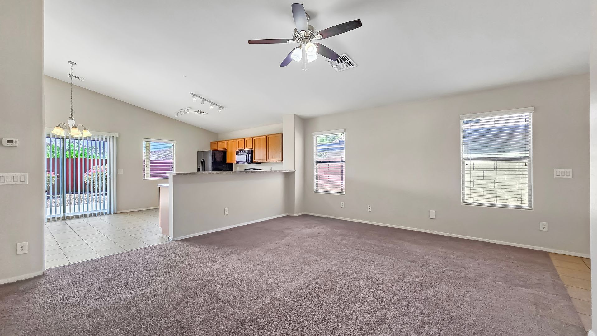 New Carpet and paint! Great home for the money in Buckeye! – photo 4