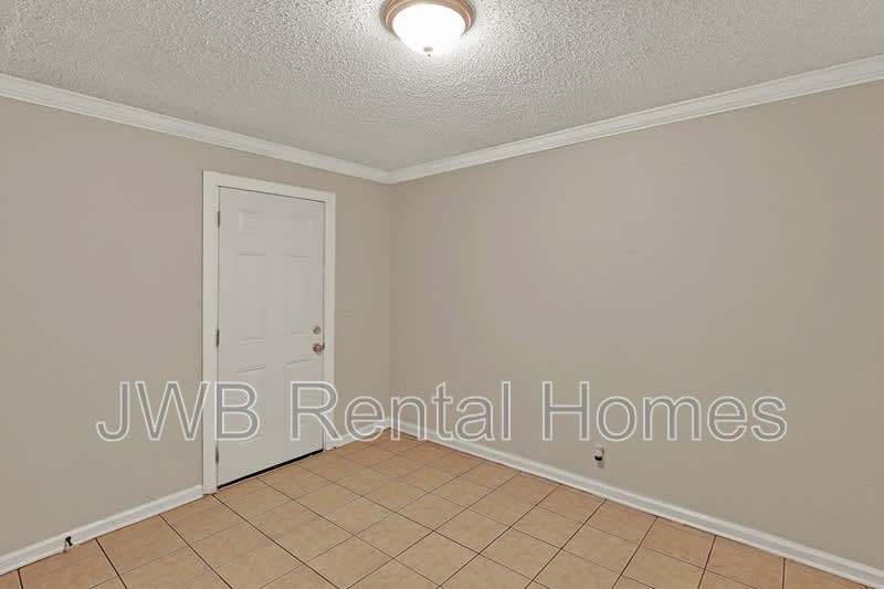 1524 21st St W #4 – photo 5