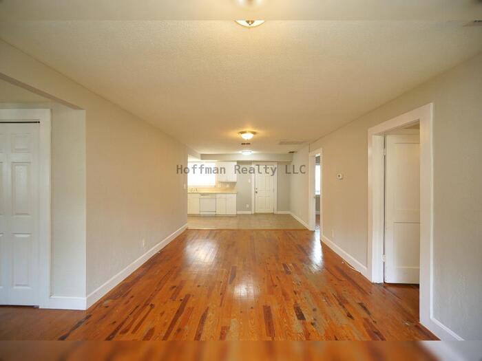 810 West Woodlawn Avenue – photo 5