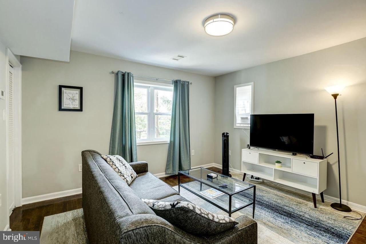 515 OAKWOOD Street SE – photo 3