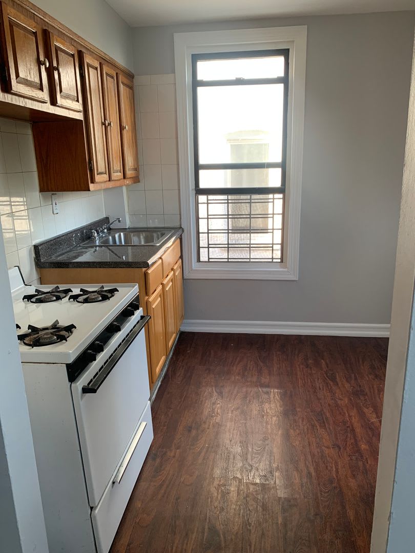 280 Hawthorne Avenue – photo 2