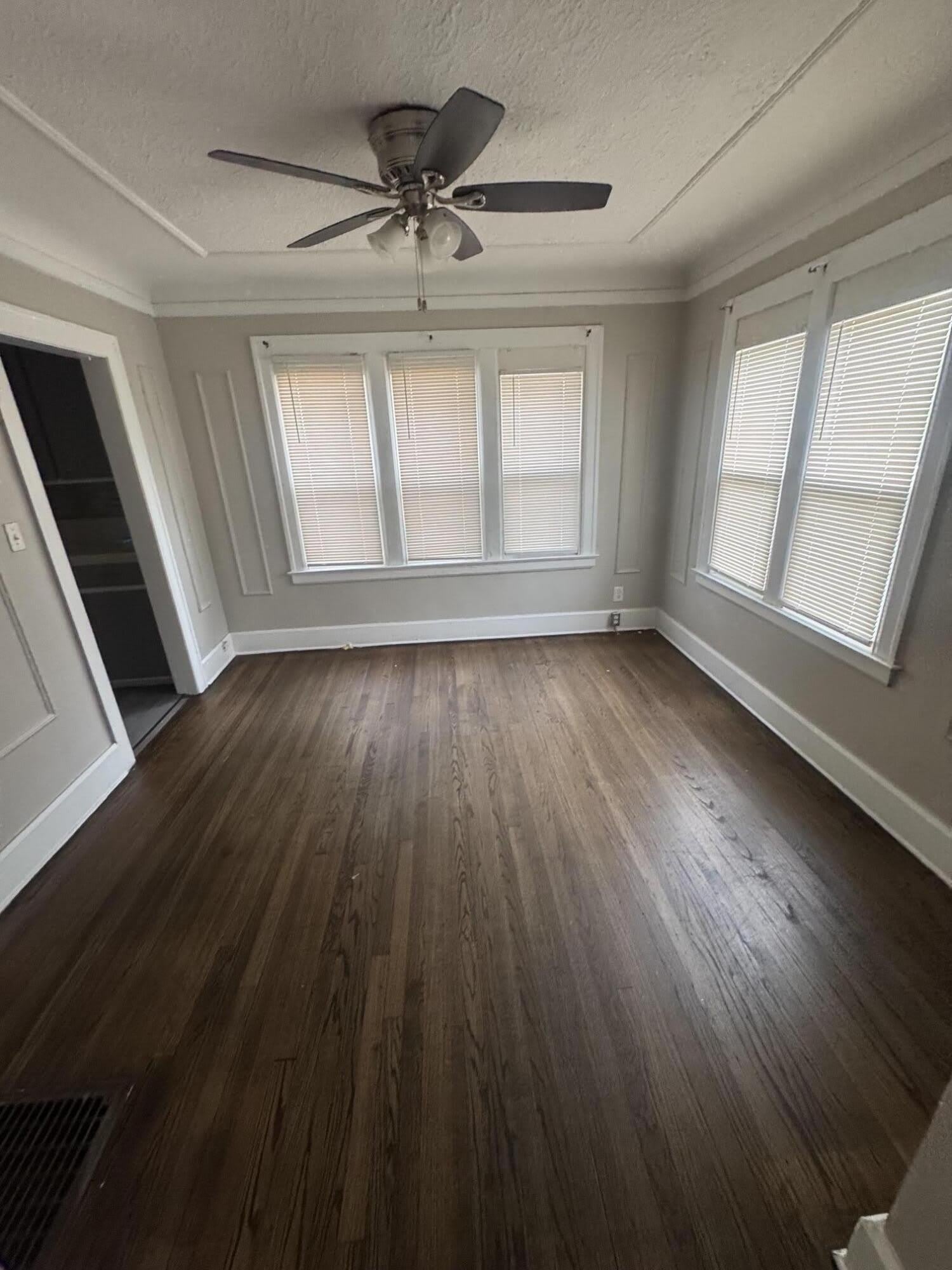 15940 Hackett Street – photo 3